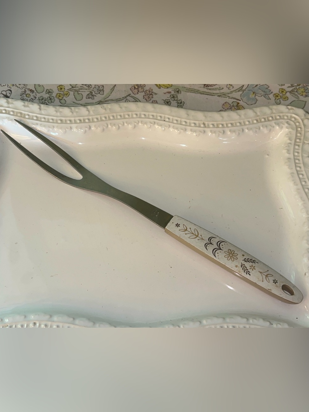 Ekco Flint Arrowhead meat/carving fork in the Harvest Wheat pattern Vintage